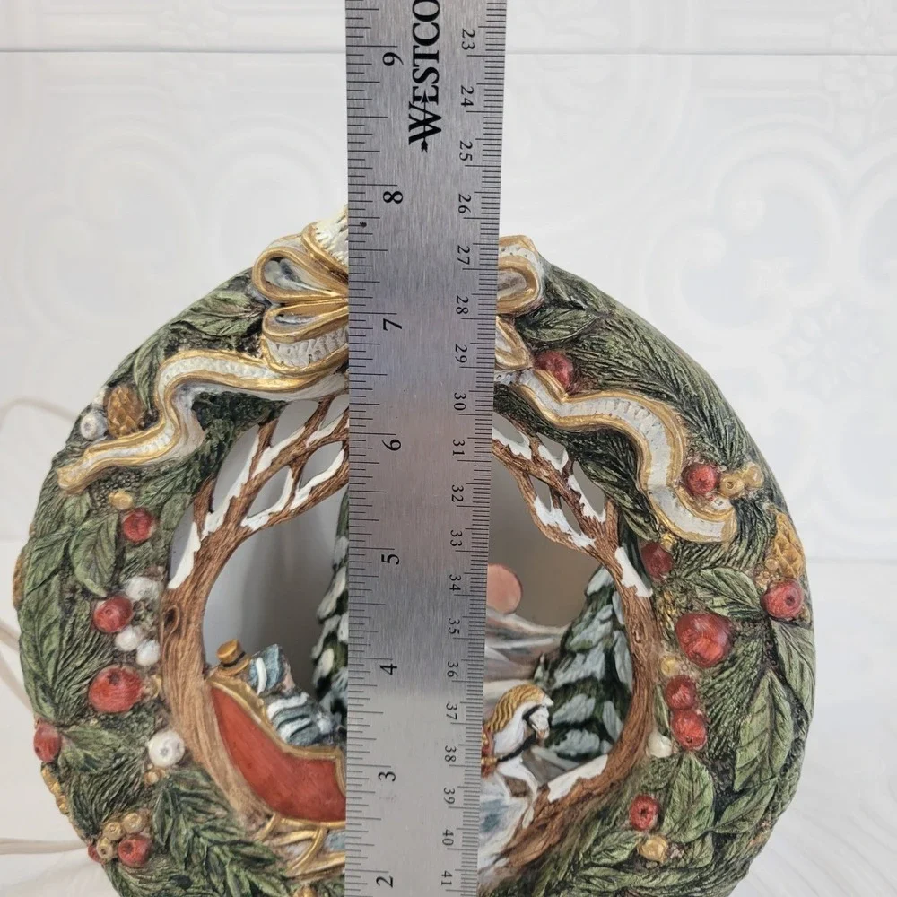 Vintage Lighted Christmas Wreath Scene Resin Holiday Decor Plug‎ In 7.5W Works